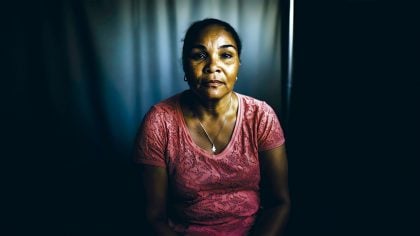 Arquétipo. A personagem criada com a tecnologia é uma mulher negra, enlutada pela morte do filho, como tantas Marias da vida real – (Foto: Troup/Cyranos e alegria®)
