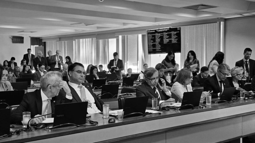 Comissão de Constituição e Justiça do Senado durante debate do projeto do novo Código Eleitoral, em Brasília (DF) (Foto: Ranier Bragon - 9.jul.25/Folhapress)