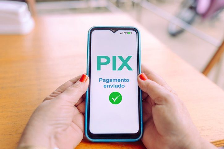 Celular com pix (Foto: Marcio Binow Da Silva/Getty Images)