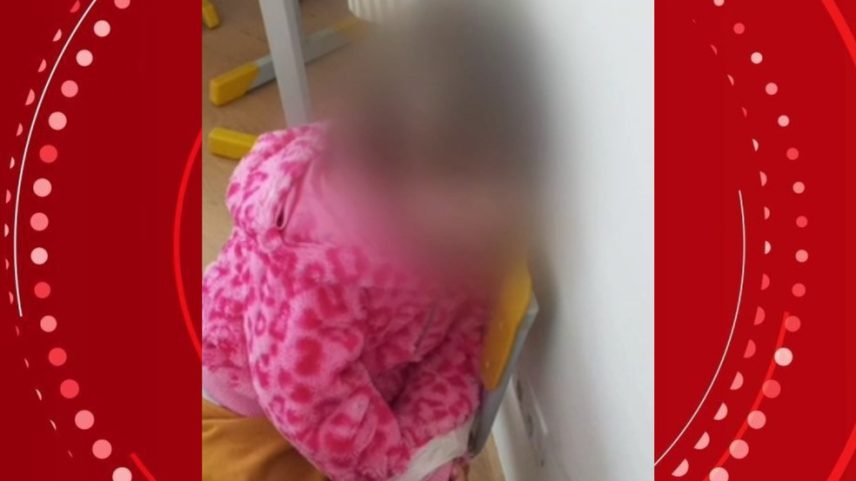Menina de 3 anos é fotografada presa em cadeira na mesma escola onde menino autista foi amarrado pelas mãos no Paraná (Foto: Reprodução/RPC)