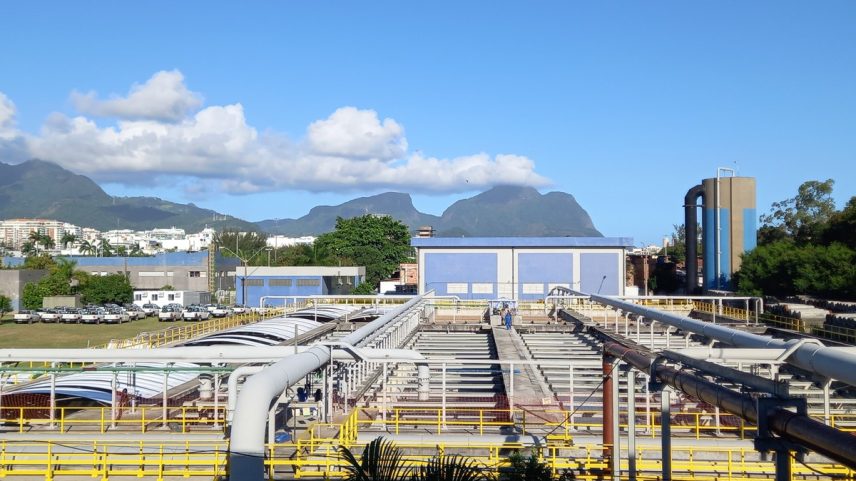 Vista aérea da Estação de Tratamento de Esgoto (ETE) da Barra da Tijuca, que passará a ter 50% a mais da capacidade atual (Foto: DIVULGAÇÃO)