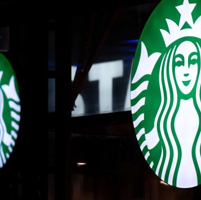 Ações em destaque no pré-mercado: Starbucks, AES e UnitedHealth se movimentam