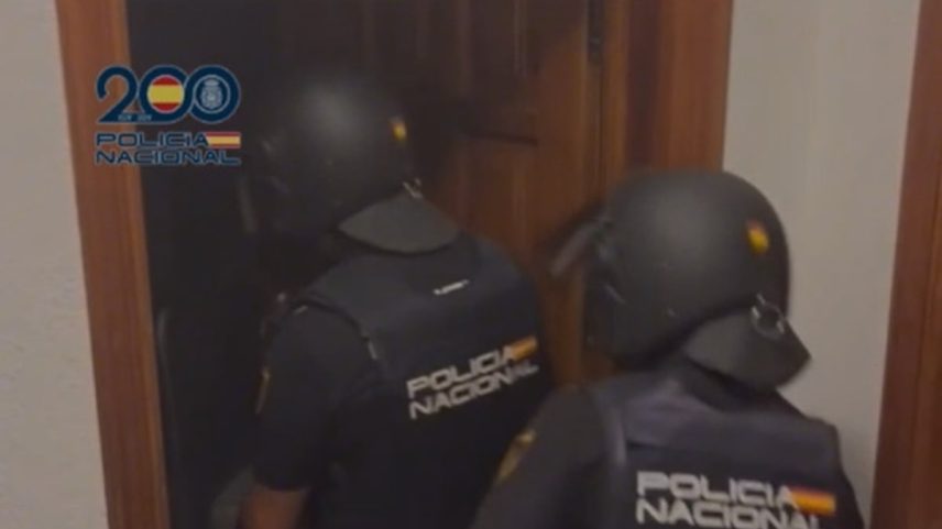 Operativo policial, em uma imagem facilitada pela Polícia Nacional. (Foto: Polícia Nacional)