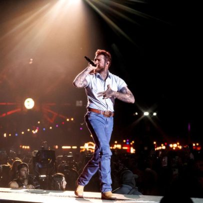Post Malone cai do palco durante apresentação no Arizona