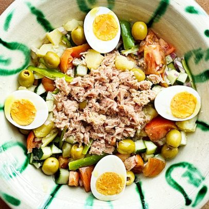 Piriñaca cántabra: descubra a tradicional salada de batatas do norte da Espanha