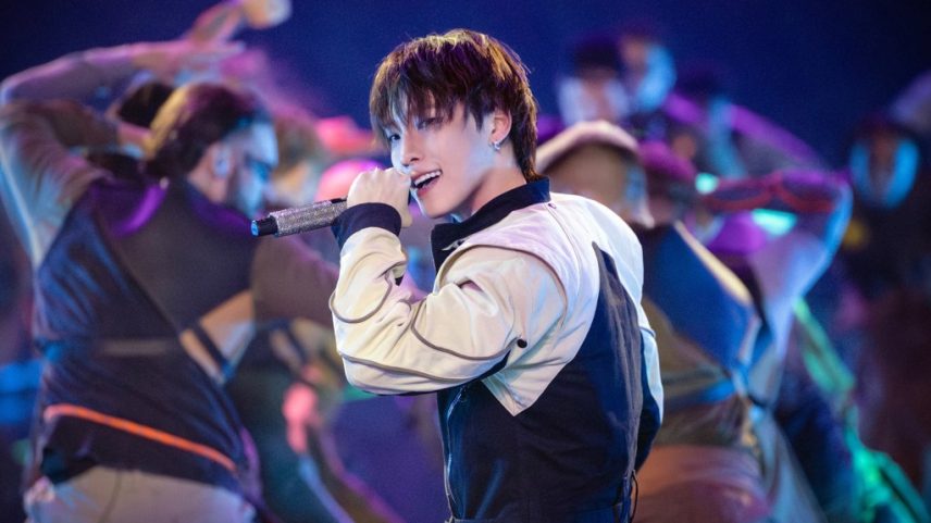 DINO do SEVENTEEN cantou "Til My Fingers Bleed" na Copa do Mundo de Esports de 2025, tornando-se a primeira estrela do K-pop a se apresentar no evento. (Foto: Reprodução)