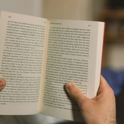 Celebramos o Dia do Escritor com 10 autores evangélicos para sua estante