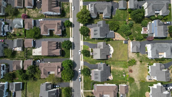 Uma área de desenvolvimento planejado concluída é vista em Ashburn, Virginia, em 14 de agosto de 2024. (Foto: Andrew Caballero-Reynolds | AFP | Getty Images)