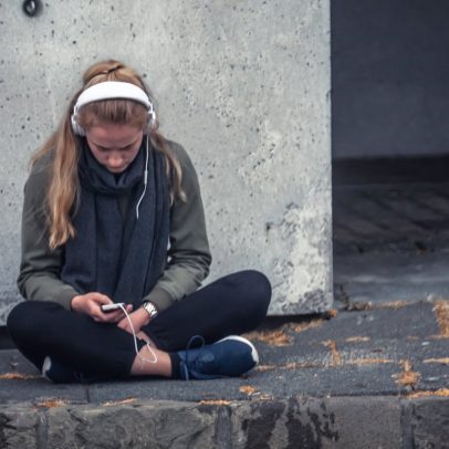 Adolescentes enfrentam depressão e ansiedade devido à dependência de telas