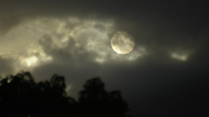 Lua do Veado: fenômeno astronômico será visível em todo o país na noite desta quinta-feira (Foto: Ze Martinusso/Getty Images)