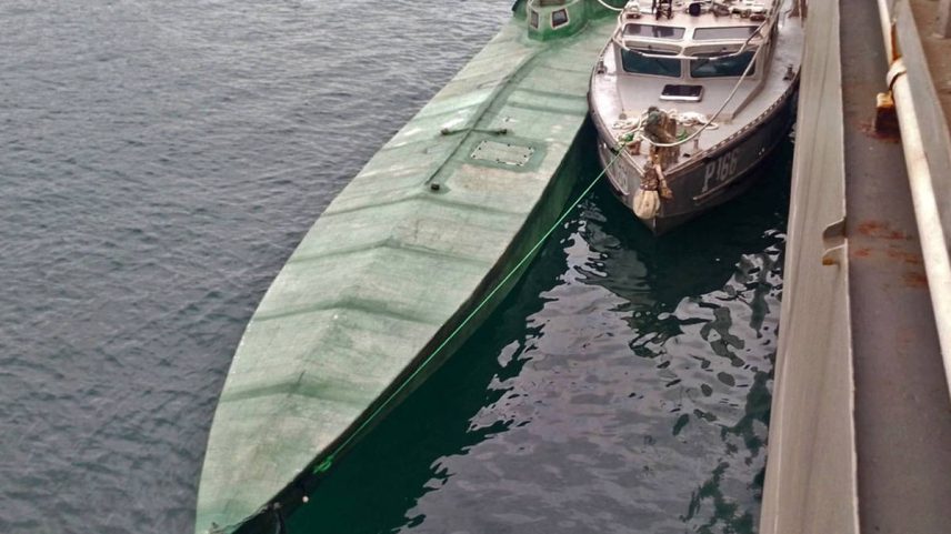 Submarino capturado pela Marinha do México no estado de Guerrero, na costa do Pacífico, com 3,5 toneladas de cocaína (Foto: AFP/Mexican Navy)