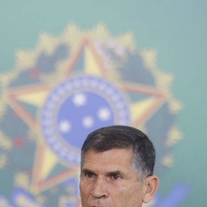 General Santos Cruz critica Eduardo Bolsonaro por declarações fora da realidade