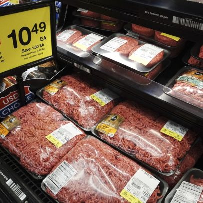 Mosca mortal ameaça aumentar preços da carne nos Estados Unidos