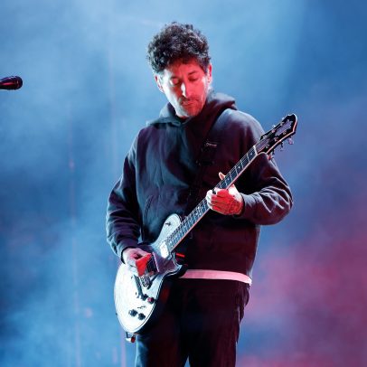 Fall Out Boy anuncia afastamento de guitarrista por problemas de saúde antes do Brasil
