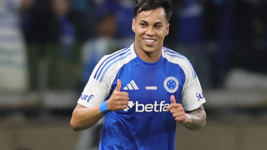 Kaio Jorge comemora após marcar para o Cruzeiro contra o Grêmio pelo Campeonato Brasileiro 2025 (Foto: Gilson Lobo/AGIF)