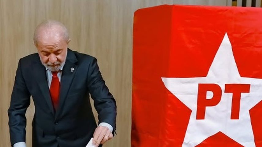 Presidente Luiz Inácio Lula da Silva vota em eleição do PT (Foto: Reprodução/Instagram)