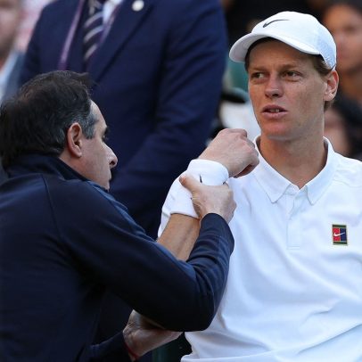 Sinner se machuca em quadra e pode ser desfalque em Wimbledon após exames