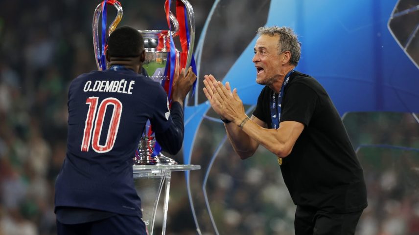 Dembélé e Luis Enrique antes de levantar o troféu da última Champions League que o PSG ganhou do Inter de Milão (5-0) em Munique. (Foto: Carl Recine/Getty Images)