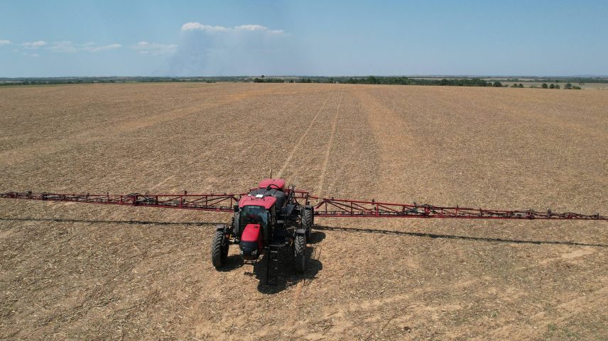 Pulverizador em ação na Fazenda Conectada, em Água Boa (MT) - Divulgação (Foto: Divulgação)