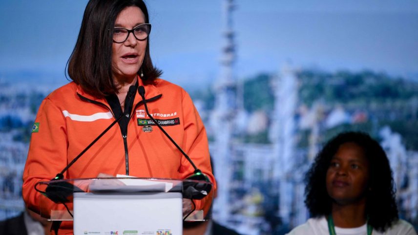Presidente da Petrobras, Magda Chambriard, fala em evento com presença de Lula e ministros (Foto: Mauro Pimentel / AFP)