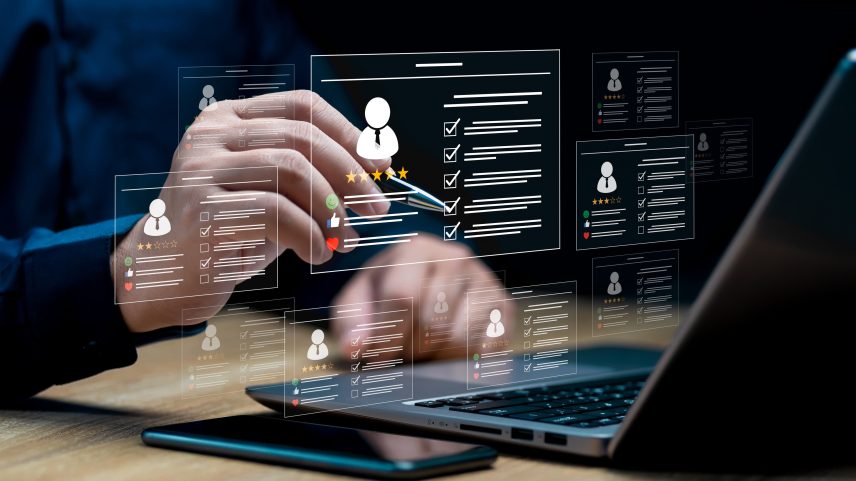 O uso da IA no mundo de RH exige cada vez mais um humano por trás da tecnologia (Foto: NongAsimo/Getty Images)