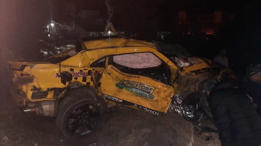 Vítimas estavam no Camaro que bateu em outro veículo em Almirante Tamandaré (Foto: Polícia Rodoviária Estadual - PRE)