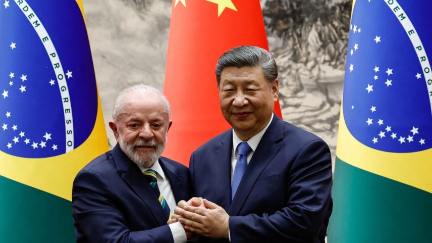 Presidentes Luiz Inácio Lula da Silva e o chinês, Xi Jinping (Foto: TINGSHU WANG / POOL / AFP)