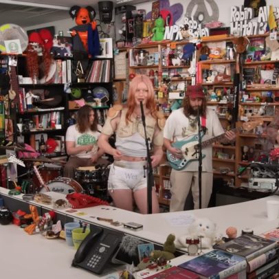 Wet Leg apresenta novas músicas do álbum 'Moisturizer' em show da NPR