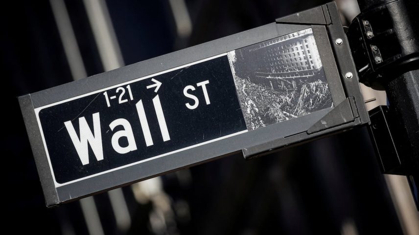 Sinal de Wall Street no distrito financeiro de Nova York. (Foto: Brendan McDermid/REUTERS)