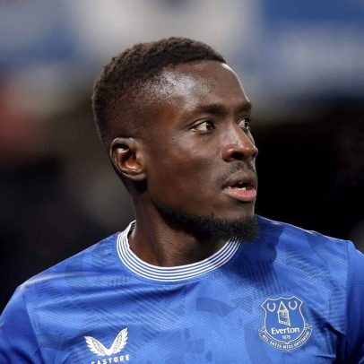 Idrissa Gueye renova contrato e permanece no Everton por mais uma temporada