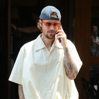 Justin Bieber lança 'SWAG' e responde perguntas sobre sua carreira e vida pessoal