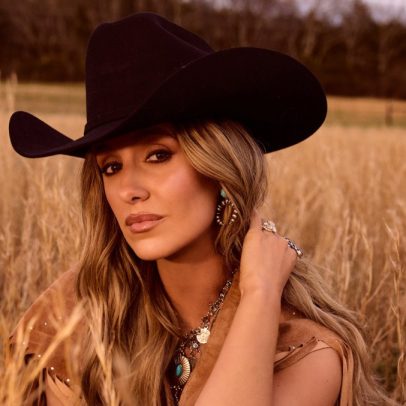 Lainey Wilson lança nova música 'Laredo' que encanta como uma canção de ninar