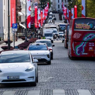 Noruega lidera na adoção de veículos elétricos com políticas inovadoras
