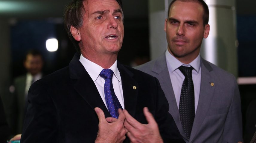 Jair Bolsonaro e seu filho, Eduardo Bolsonaro (Foto: Fábio Rodrigues Pozzebom/Agência Brasil)