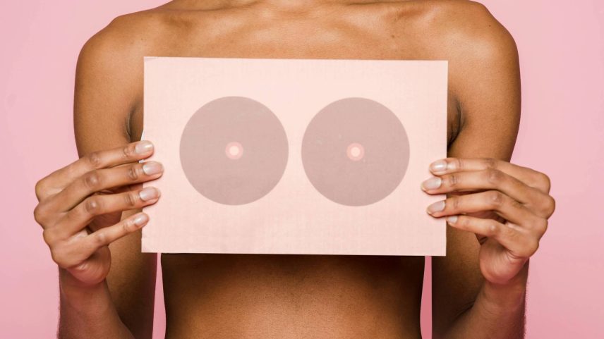 Lei amplia direito a cirurgia reconstrutiva de mamas para mulheres no SUS (Foto: Pexels)