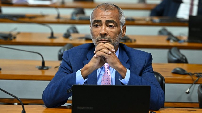 Senador Romário em reunião da Comissão de Direitos Humanos (Foto: Jefferson Rudy/Agência Senado)