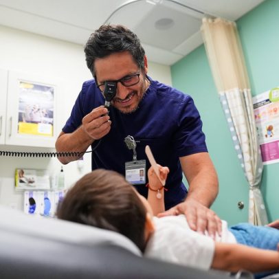 Mudanças no Medicaid de Trump impactam migrantes e pessoas com deficiência