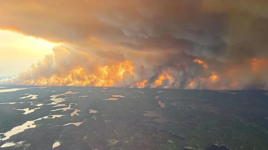 Incêndios florestais forçaram milhares de canadenses a evacuar suas casas em 2025 (Foto: Government of Manitoba)