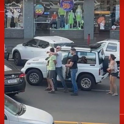 Policiais imobilizam pai com mata-leão e abandonam filho de 5 anos no local
