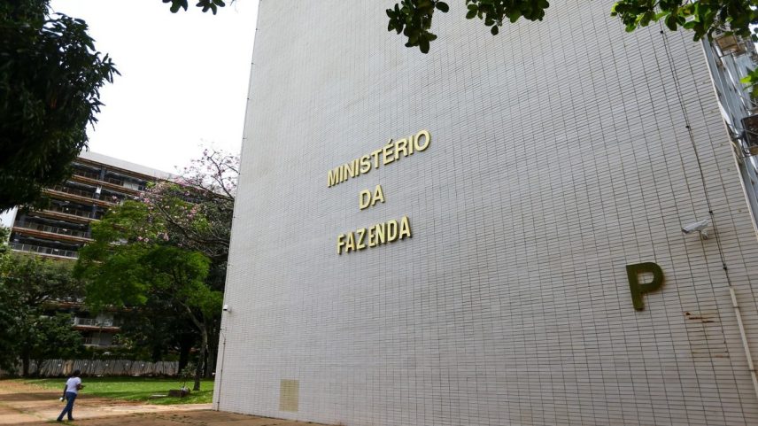 O prédio do Ministério da Fazenda, em Brasília: contas públicas precisam de ajuste (Foto: Marcelo Camargo/Agência Brasil)