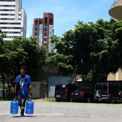 Após privatização, Sabesp registra aumento de receita, demissões e vazamentos