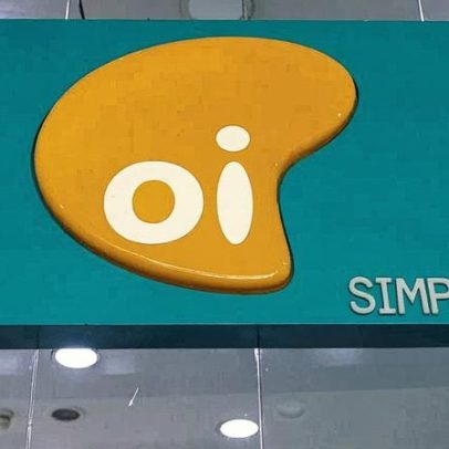 Oi adia divulgação de balanço e sugere grupamento de ações em 25:1