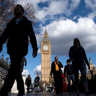 Governo britânico se prepara para aumento de impostos sem boas alternativas disponíveis