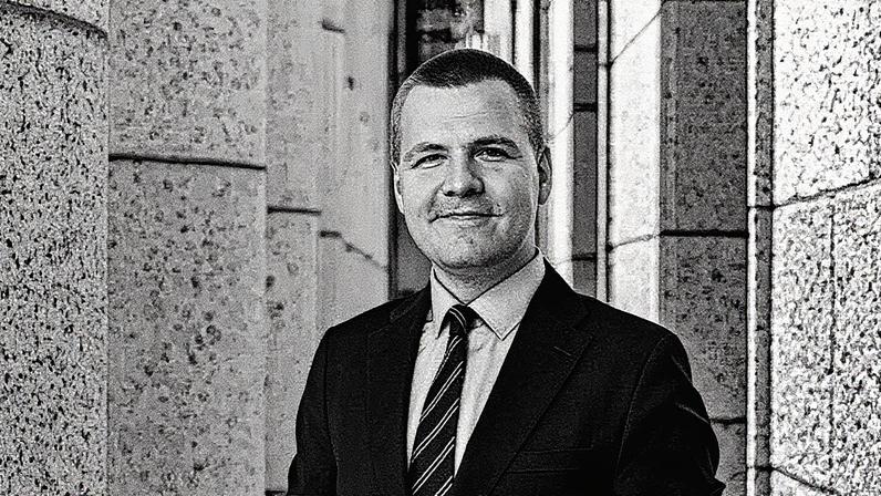 Eemeli Peltonen, de 30 anos, foi encontrado morto nesta terça-feira no edifício do parlamento (Foto: Reprodução)