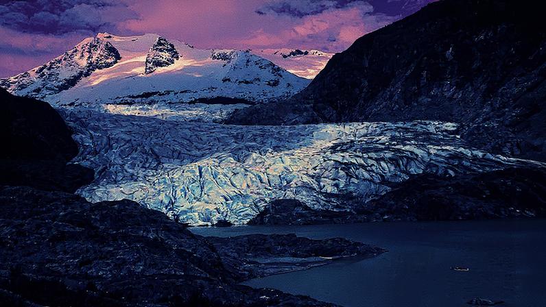 Vista do Glaciar Mendenhall, maio de 2025 em Juneau, Alasca. (Foto: Becky Bohrer/AP)