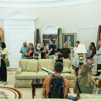 Exposição em Washington apresenta réplica do Salão Oval sem decoração de Trump