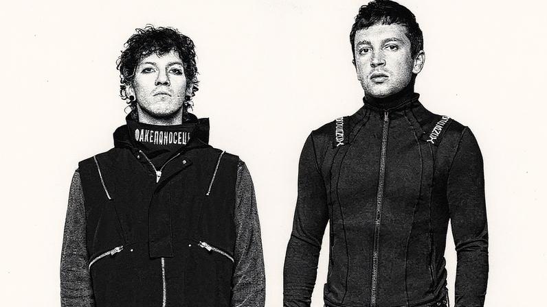 Twenty One Pilots lançou o poderoso single 'Drum Show' na segunda-feira (18 de agosto), que apresenta a primeira faixa vocal do baterista Josh Dun. (Foto: Reprodução)