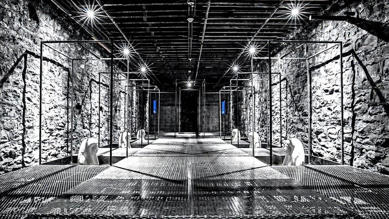 Ecoes de Omega de Azza El Siddique (2024) no Mattress Factory, Pittsburgh (Foto: Tom Little, cortesia do Mattress Factory)