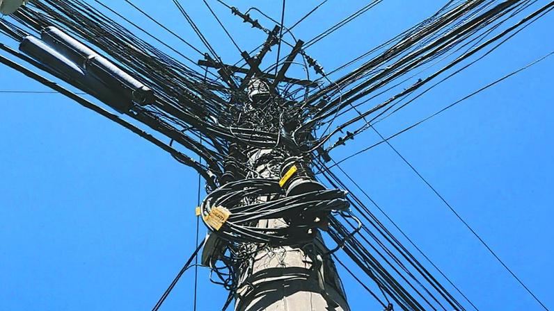 Ligações clandestinas de luz geraram perda de energia de 18% em Niterói no primeiro trimestre de 2025, diz Enel (Foto: Divulgação)