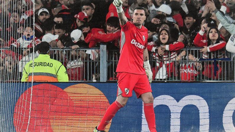 Único não brasileiro campeão da Libertadores na última década, o River Plate passou nos pênaltis pelo Libertad (Foto: Marcelo Endelli/Getty Images)